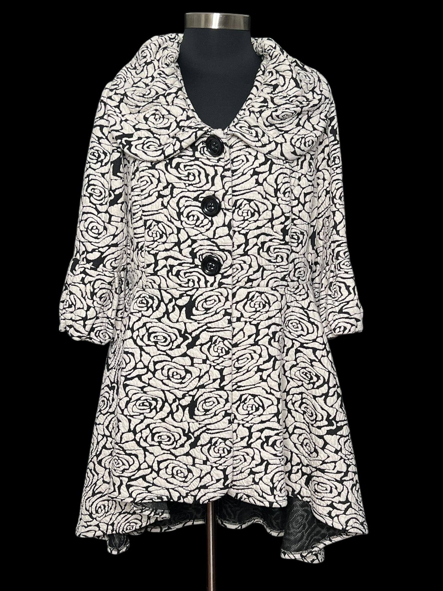 10.01 Coats Midnight Velvet Blk/Off Wht Rose Pattern (1X) Fits (L/XL)