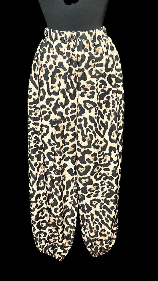 07.02 Pants NWOT Leopard Joggers (12) Tall