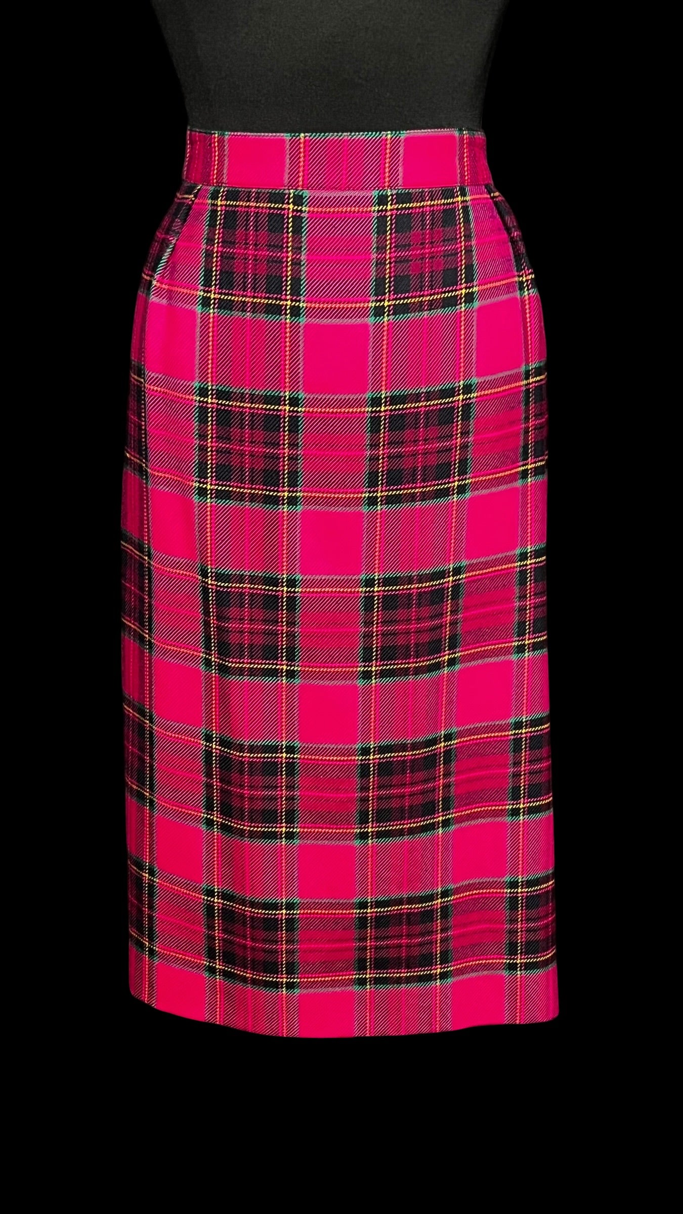 10.05 Skirts J. NY Vtg Fuchsia/Blk Plaid (22W) Fits (18) W40/H52/L29.5