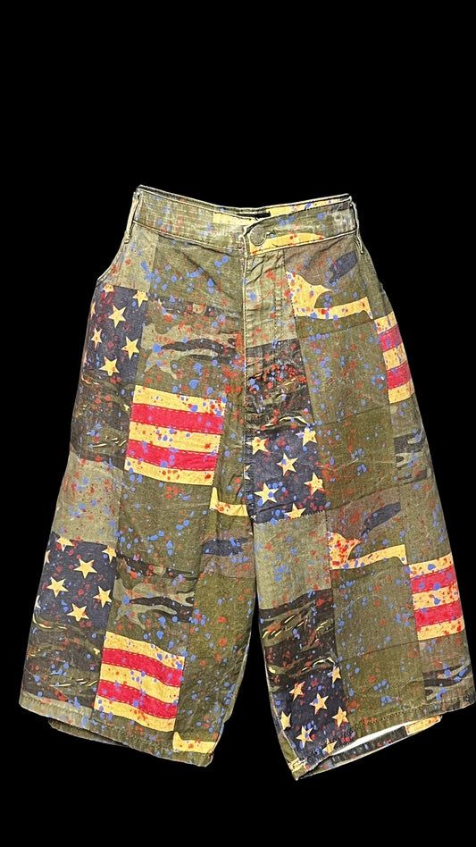 07.27 Shorts Black Lacquer Camo/Flag (46) Fits (2X) Cvy