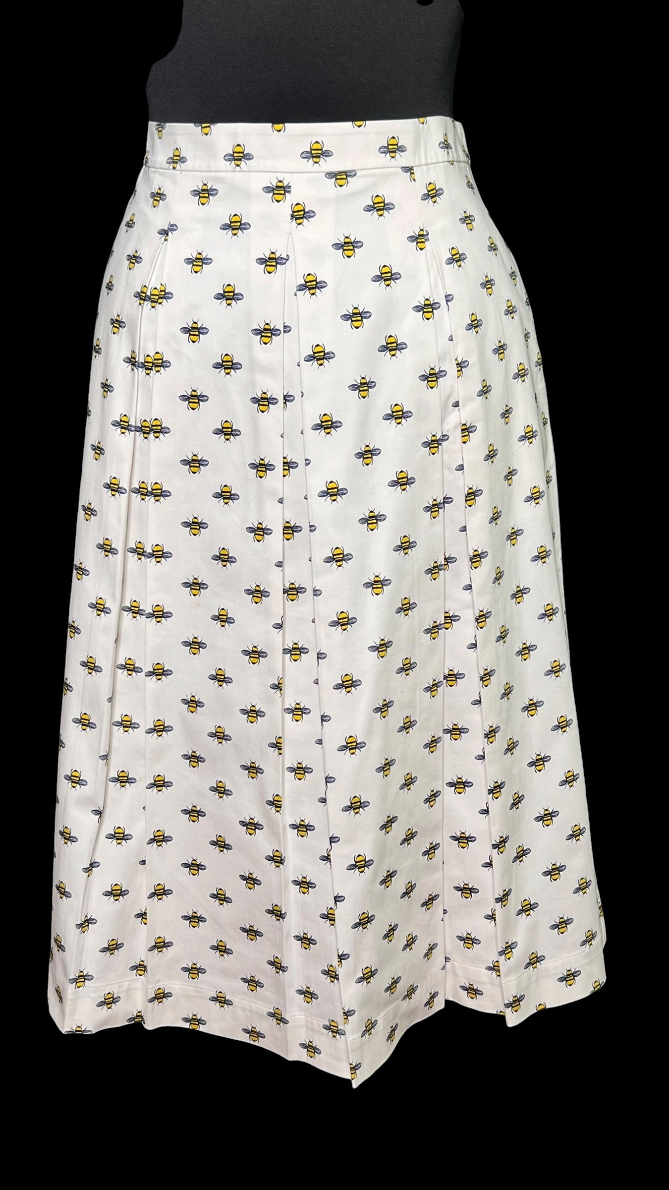 07.03 Skirts Boden Cream Pleated Bee Print (8)