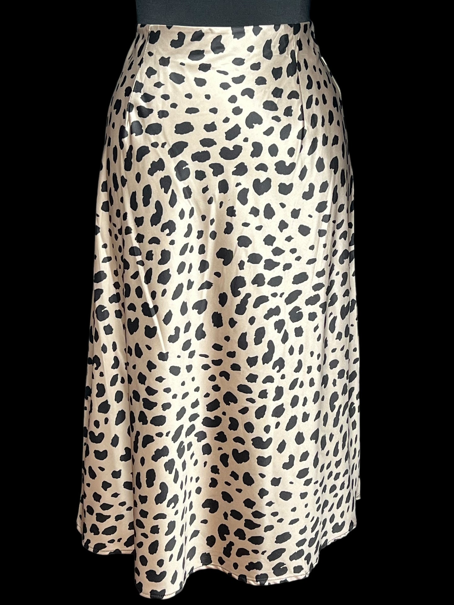 07.10 Skirts NWOT Tan/Blk Satin Animal Print (L) Fits (M)