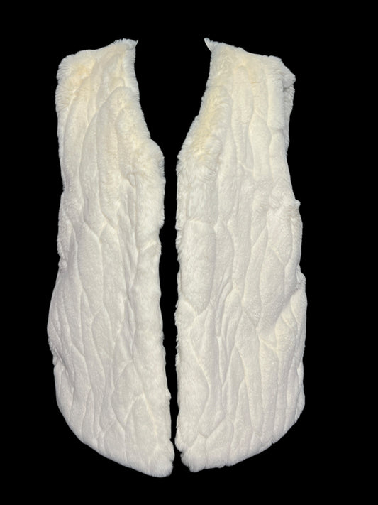 11.19 Vests NWOT Cream Faux Fur (10/12)