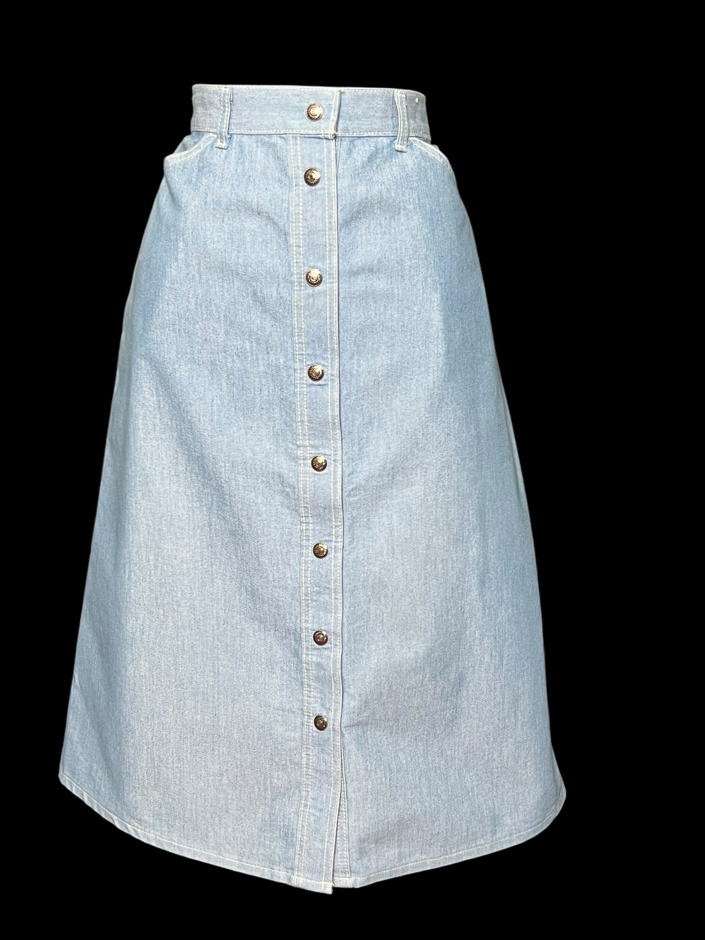 05.24 Skirts NWOT Levi's Vintage Lt Blu Denim Snap Button (10)