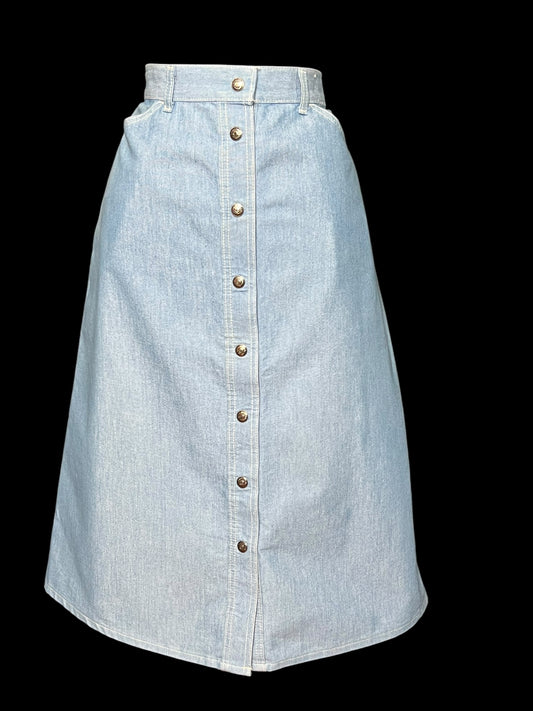 05.24 Skirts NWOT Levi's Vintage Lt Blu Denim Snap Button (10)