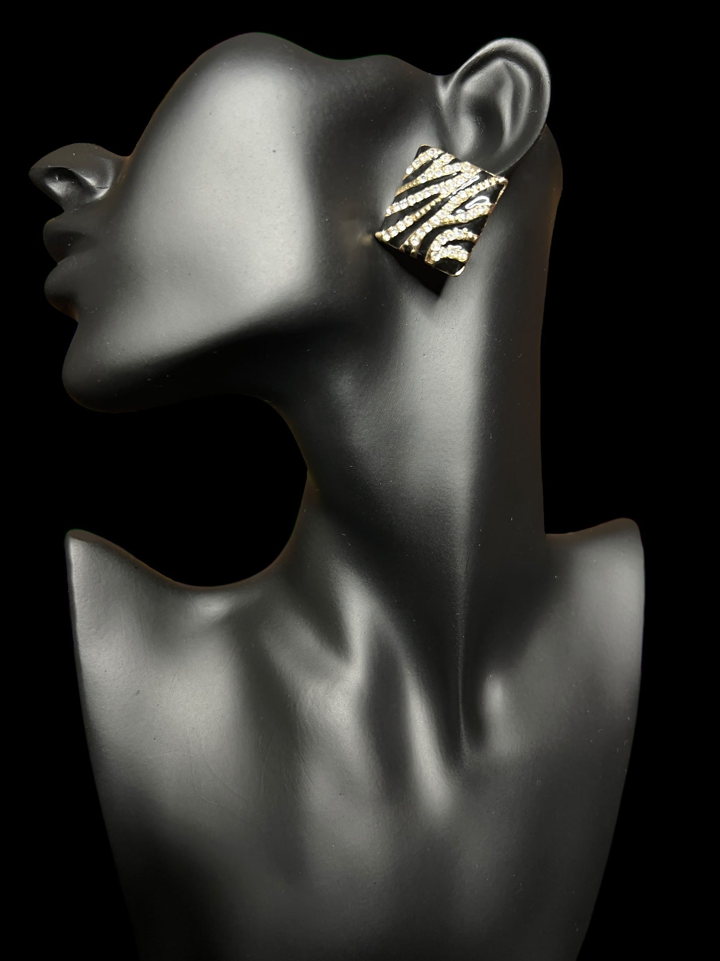 01.02 Earrings Blk/Gld Rhinestone Square Stud (PB)