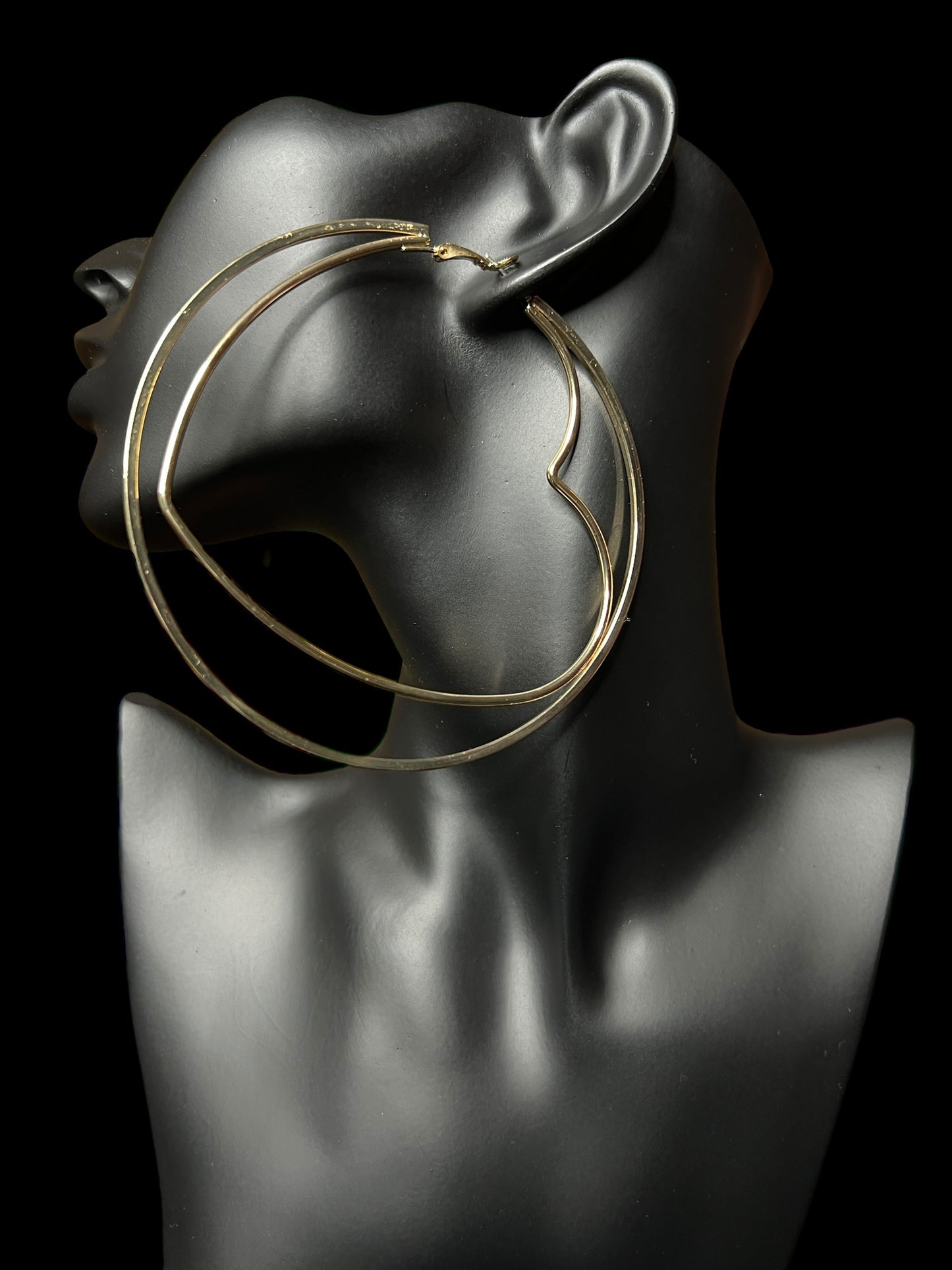 01.07 Earrings Goldtone Circle Heart Hoops Oversized (PB)