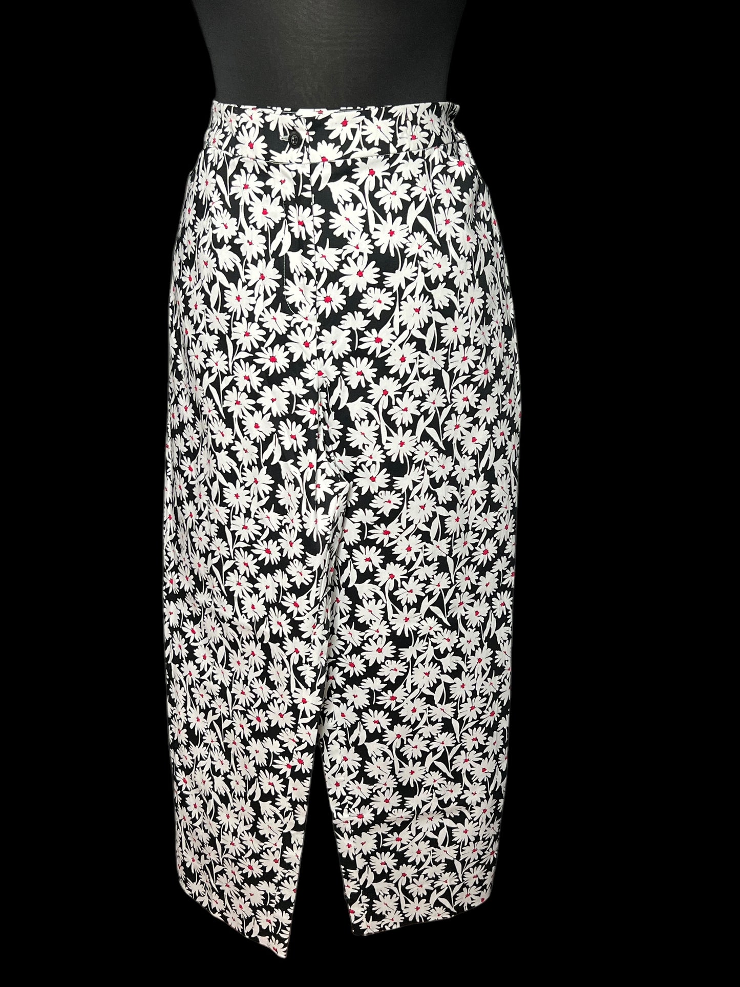 03.17 Pants NWOT Appleseed's Blk/Wht Floral (16) Fits (14P)