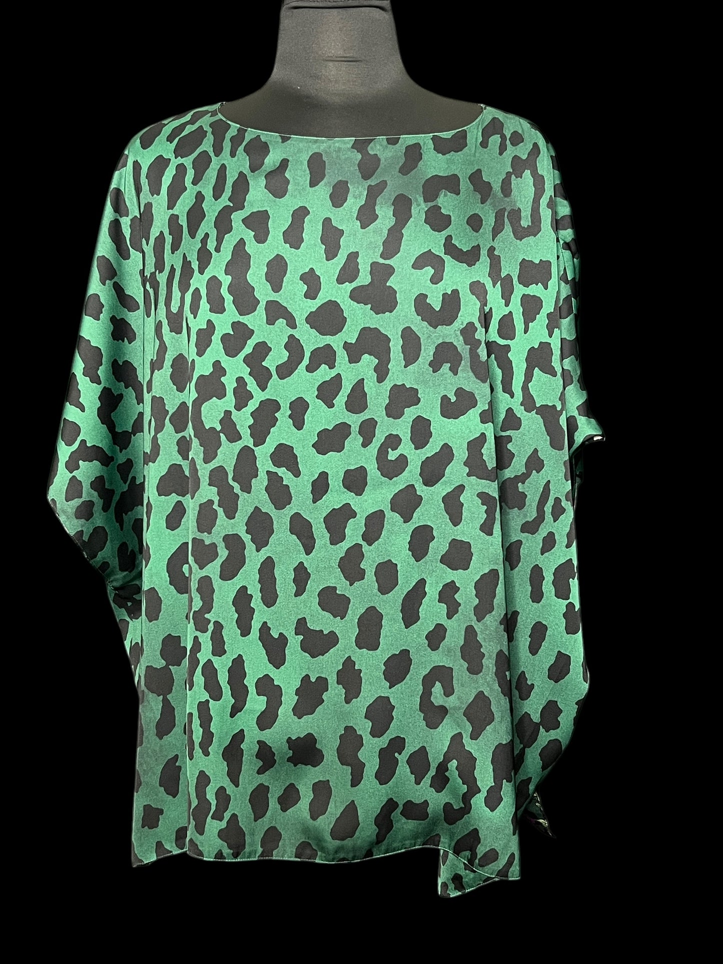 03.20 Ponchos NWOT Iman Forest Grn Animal Print/Floral Reversible (M/L) Fits (XL)