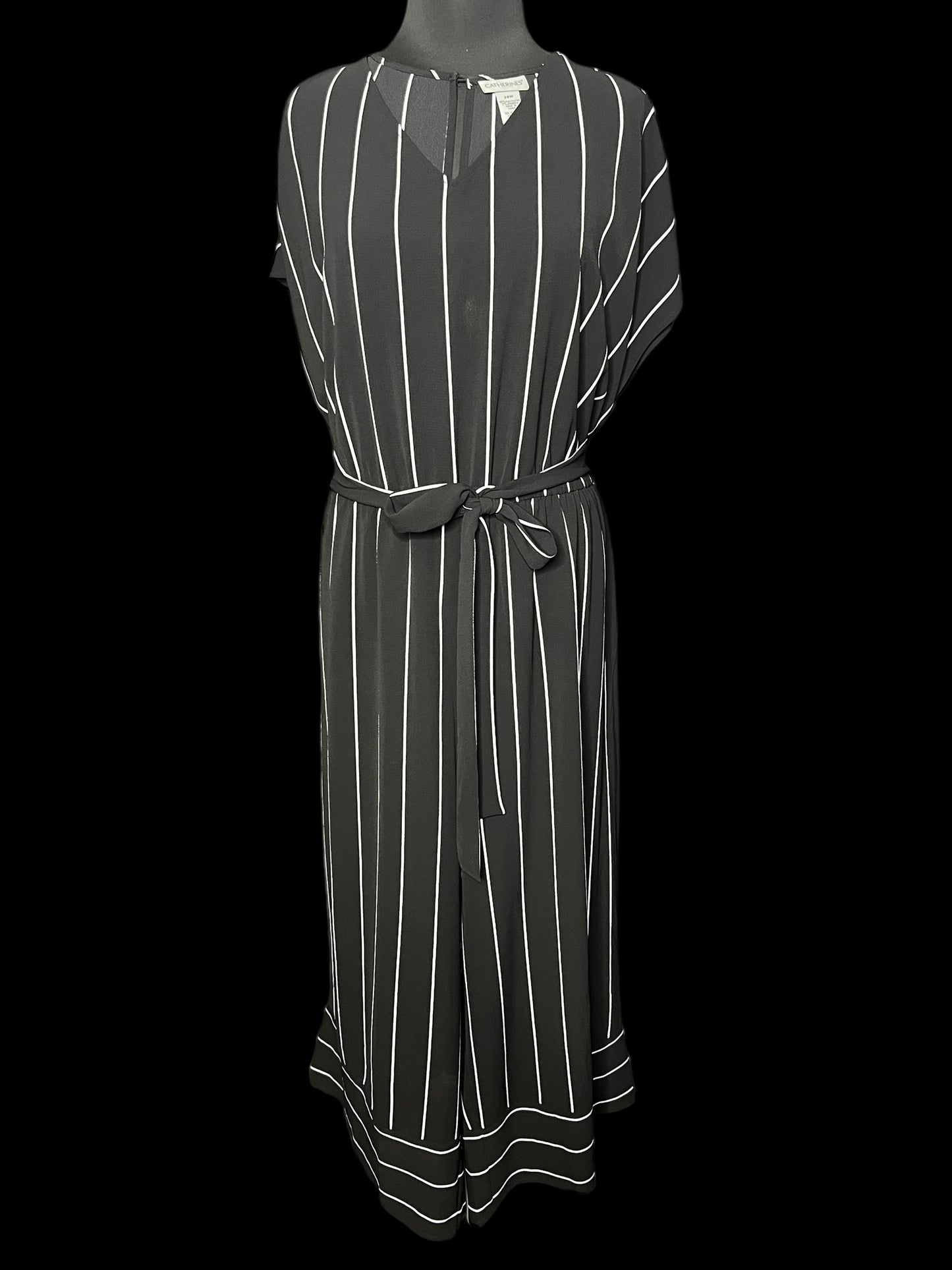 06.21 Jumpsuits Catherines Blk Pinstriped (28W) Fits (18/20)
