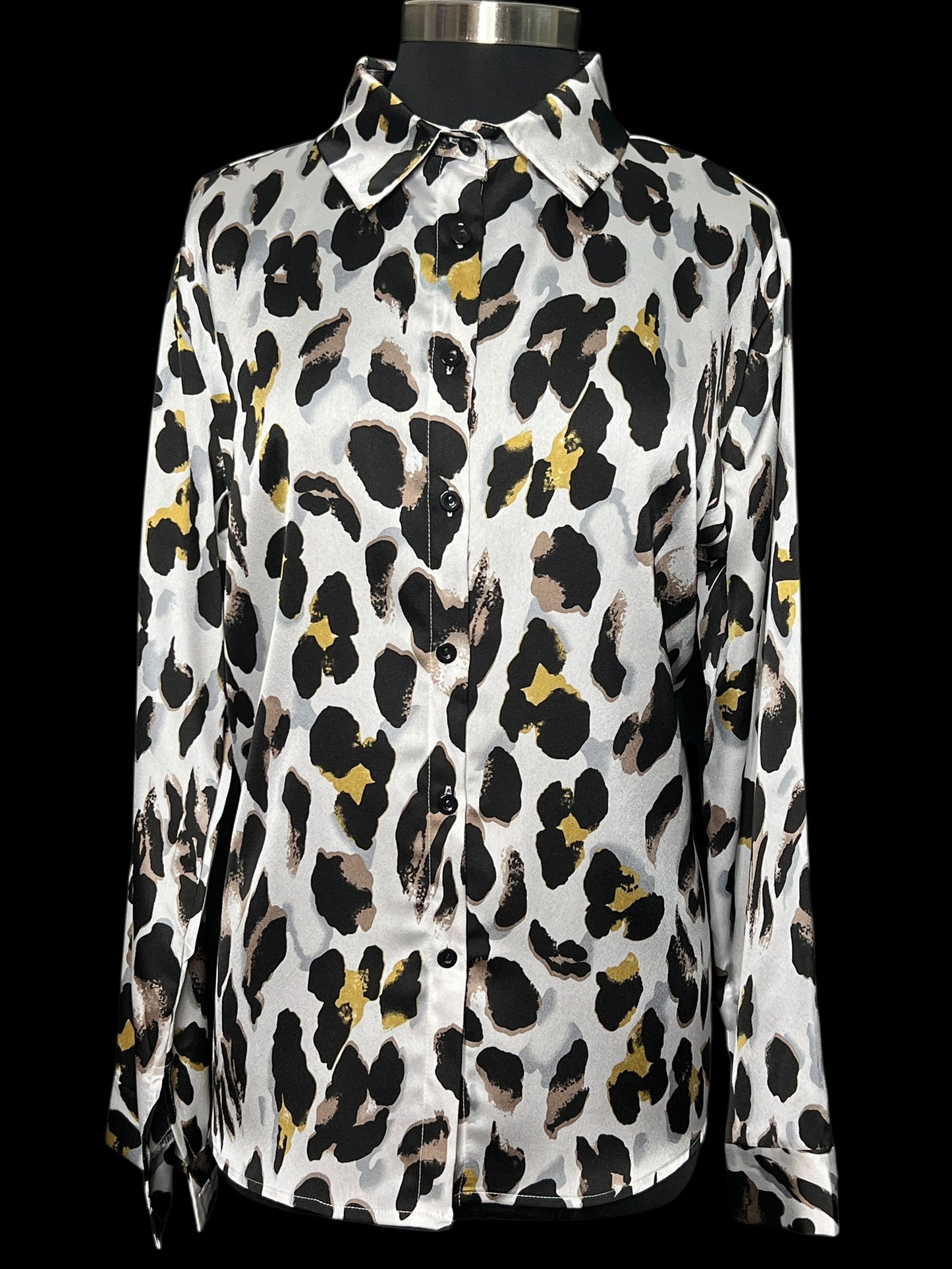 06.21 Blouses NEW Ecowish White Jaguar Print (XL) Fits (L)