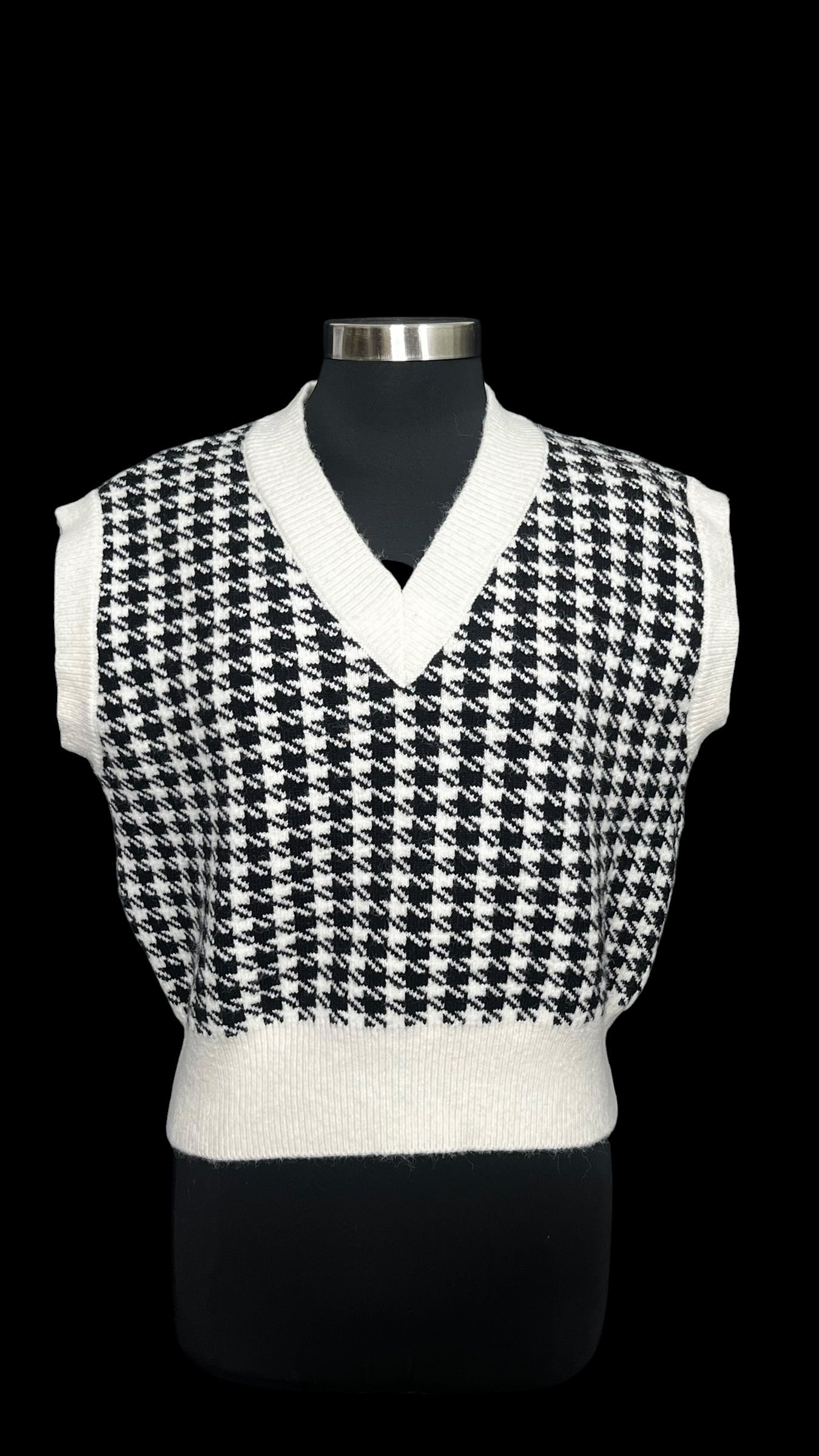 10.13 Sweaters NWOT Runfeijilan Crm/Blk Houndstooth Vest (10/12)