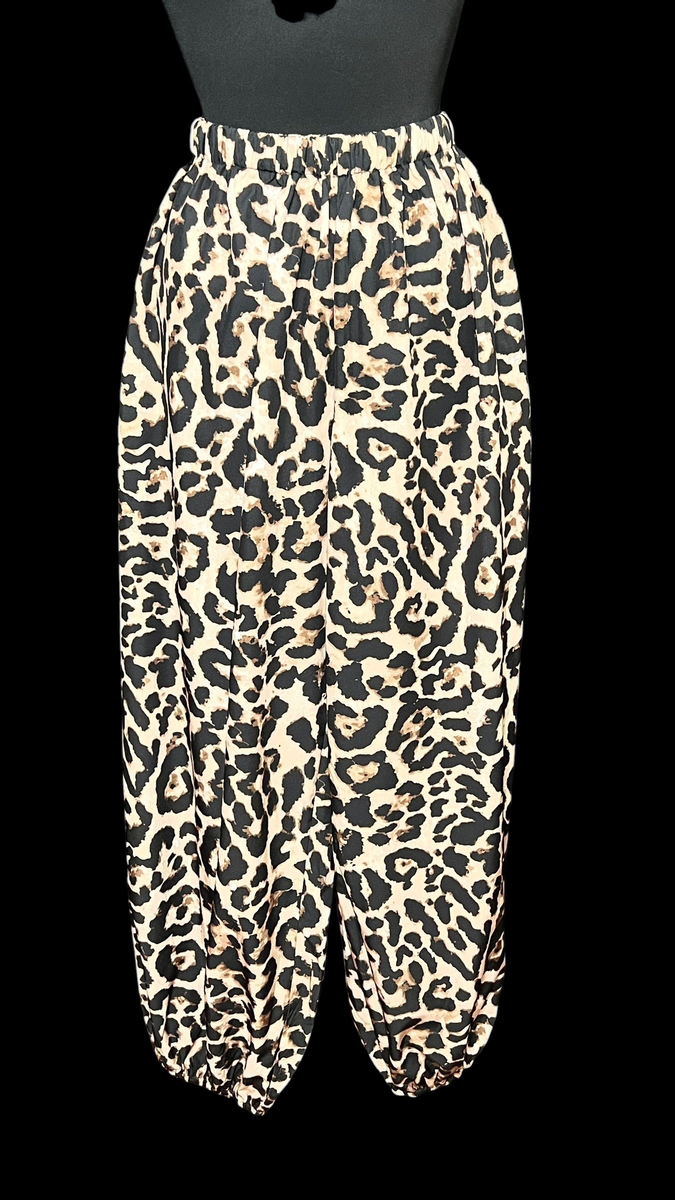 07.02 Pants NWOT Leopard Joggers (12) Tall