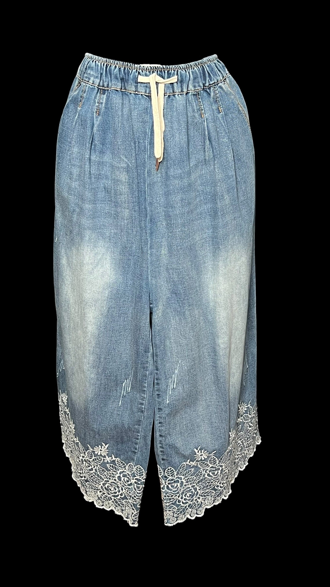 08.16 Pants NWOT Denim w/Embroidery