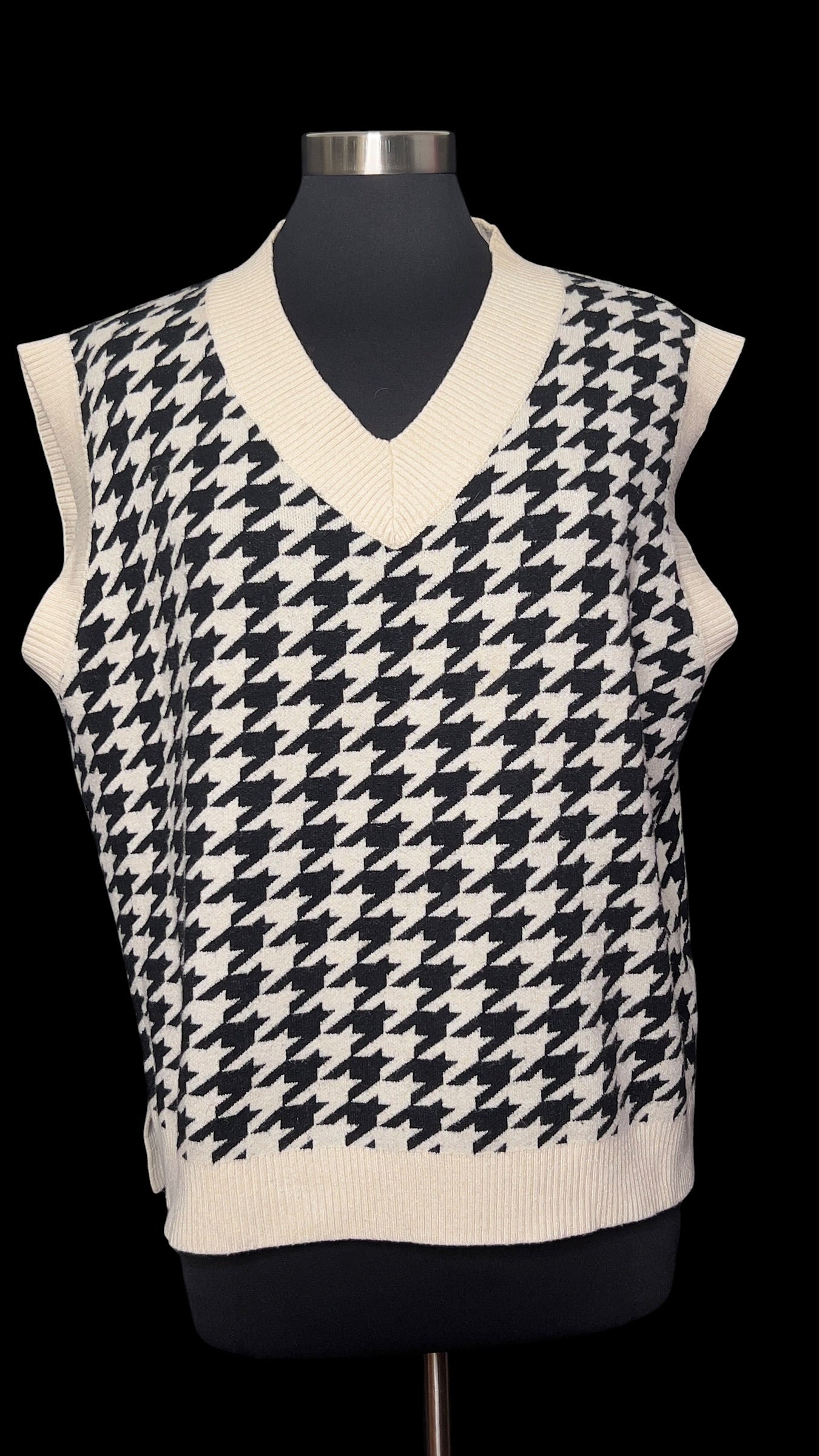 10.15 Sweaters Lizaful Blk/Crm Houndstooth Vest (8) Fits (L/XL)