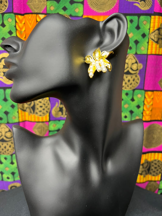 08.26 Earrings Gold Flower w/Pearl Studs