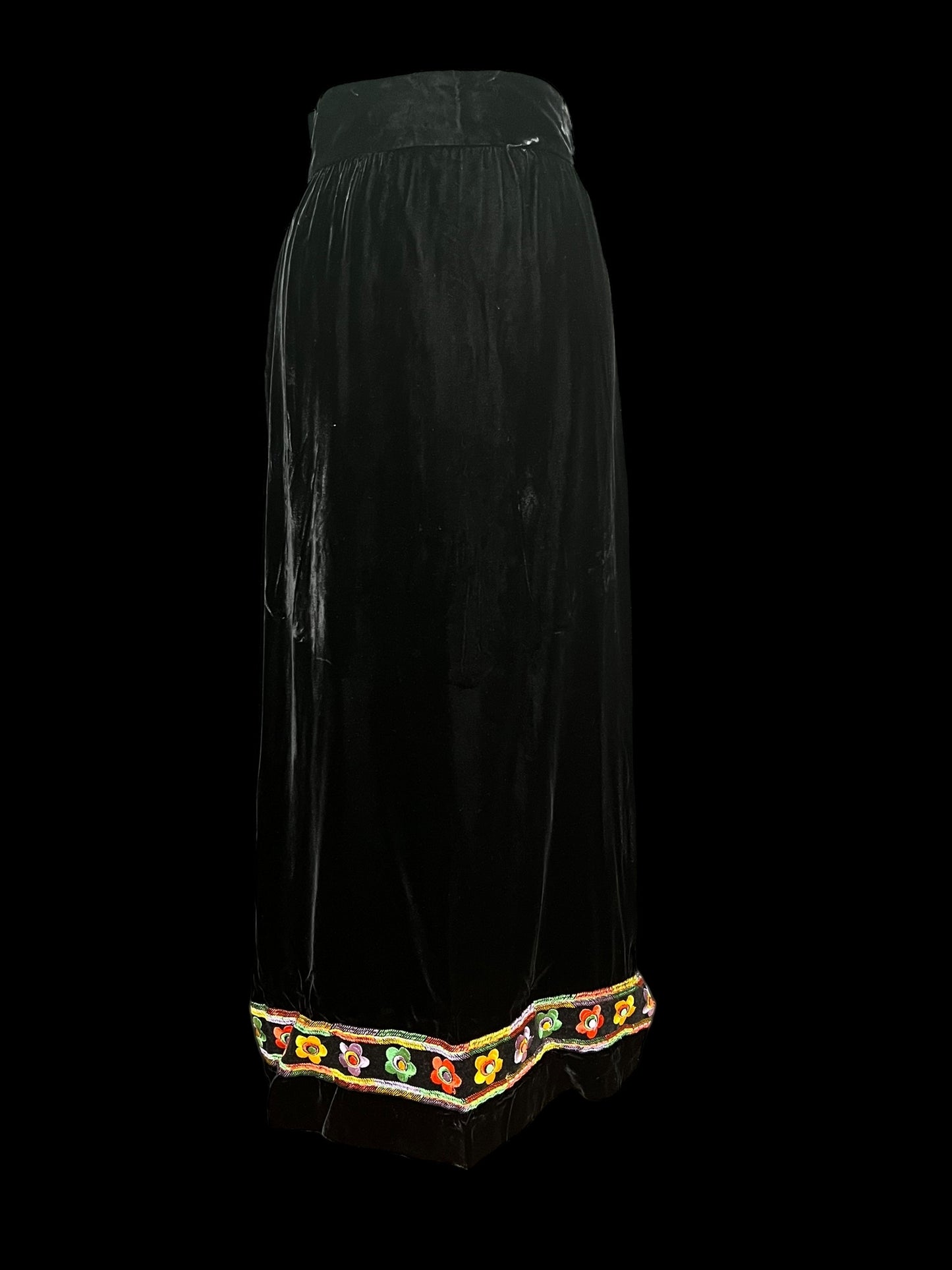 11.04 Skirts Vintage Eleanor Gray Black Velvet w/Floral Hem (14) Fits (6)