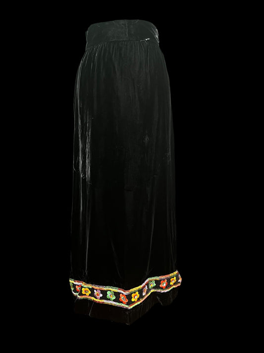 11.04 Skirts Vintage Eleanor Gray Black Velvet w/Floral Hem (14) Fits (6)