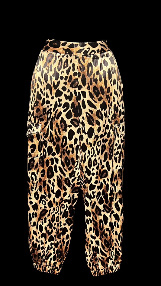 07.14 Pants NWOT Cameo Leopard Cargo Jogger (S)