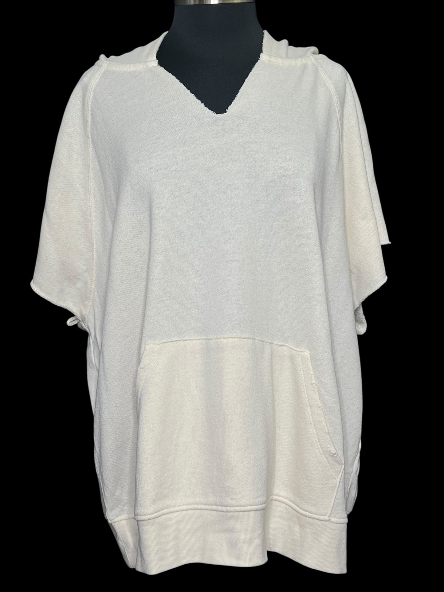 11.04 Sweatshirts NWT U. Threads Slvls Distressed Cream (3X) Fits (2X/3X) Cvy