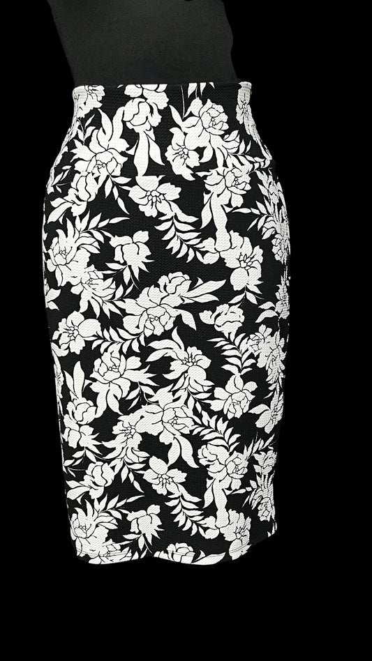 07.27 Skirts L. Roe Blk/Wht Floral (XL) Fits (L)