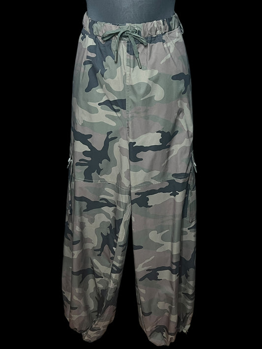 07.24 Pants NWOT Almost Famous Camo Cargo (3X) Fits (2X) Cvy