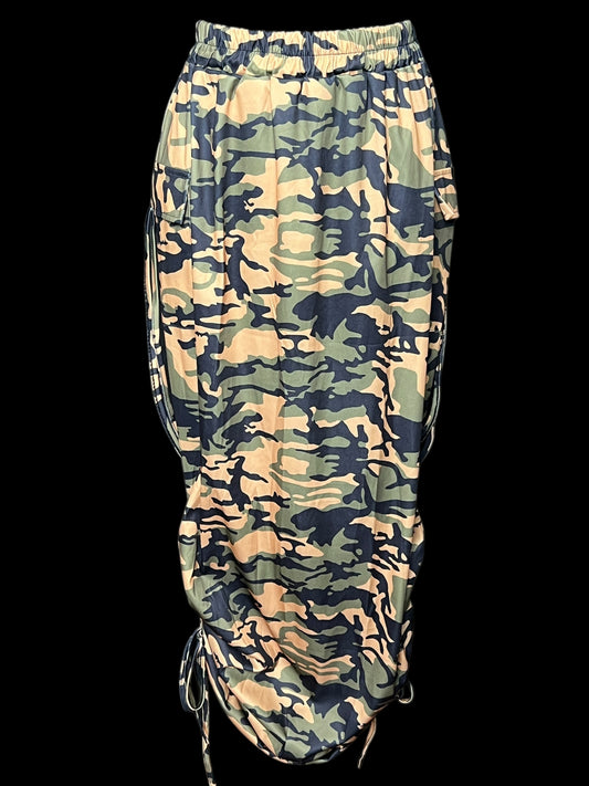 06.24 Skirts NWOT Camo Cargo (L/XL) (10/12)