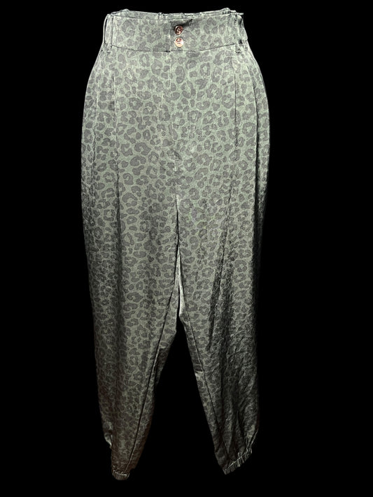 06.05 Pants NWOT Olive Green Cheetah Print Satin Jogger (12-14) Fits (10)