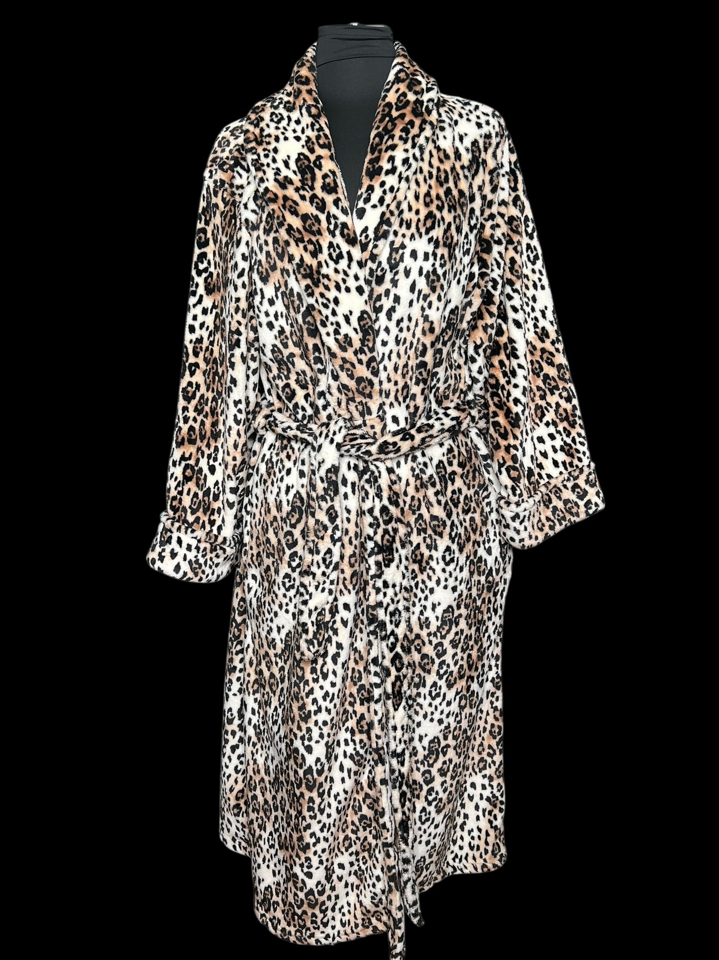 11.04 Robes NWT Plushy Cheetah Print (3X) Fits (M/1X) Cvy