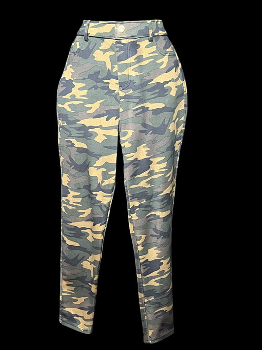 11.18 Pants NWOT Thrill Camo Pocket Leggings (1X) Fits (10)