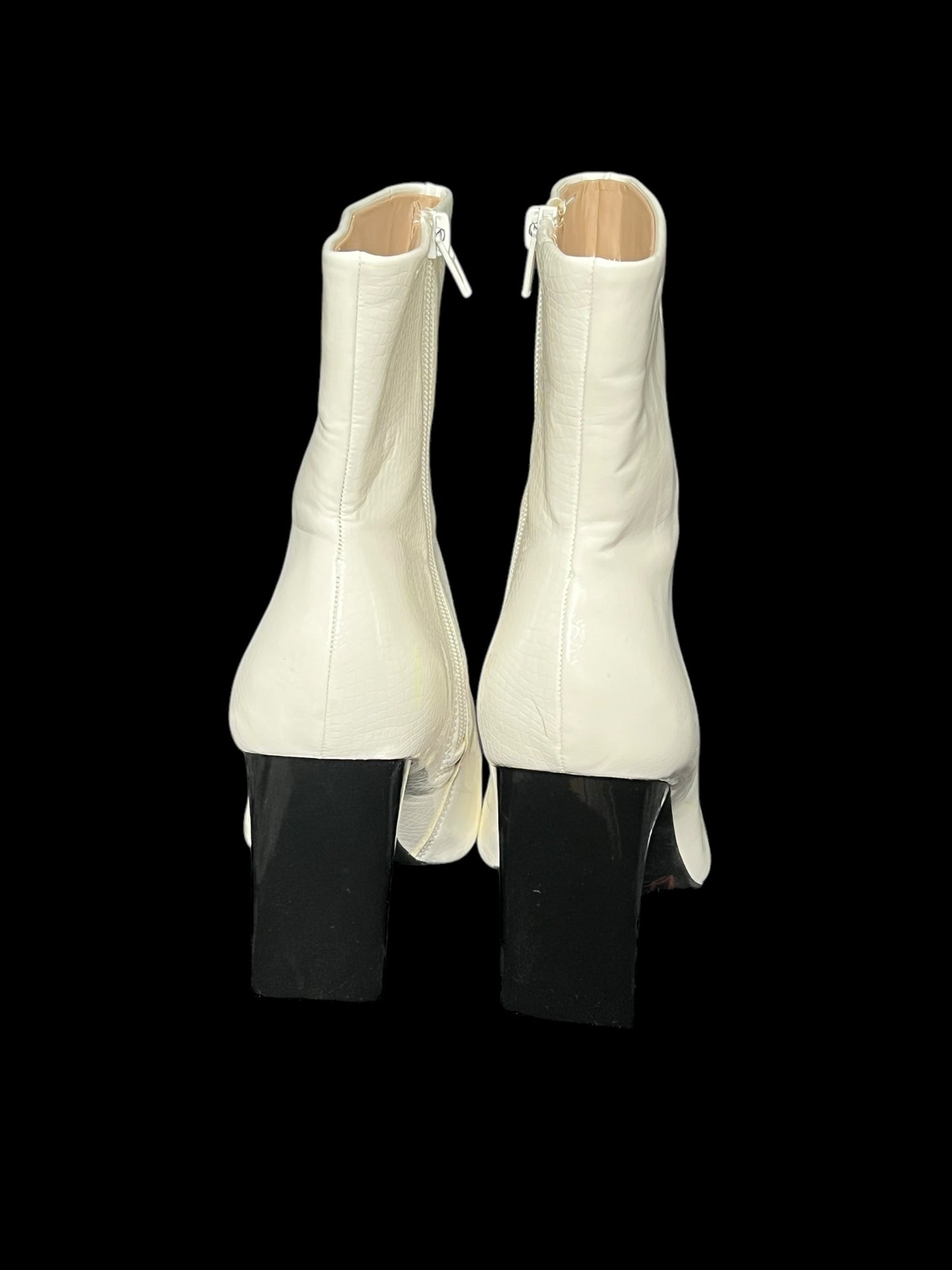 11.12 Shoes NWOT Mix No. 6 White Boots (10)