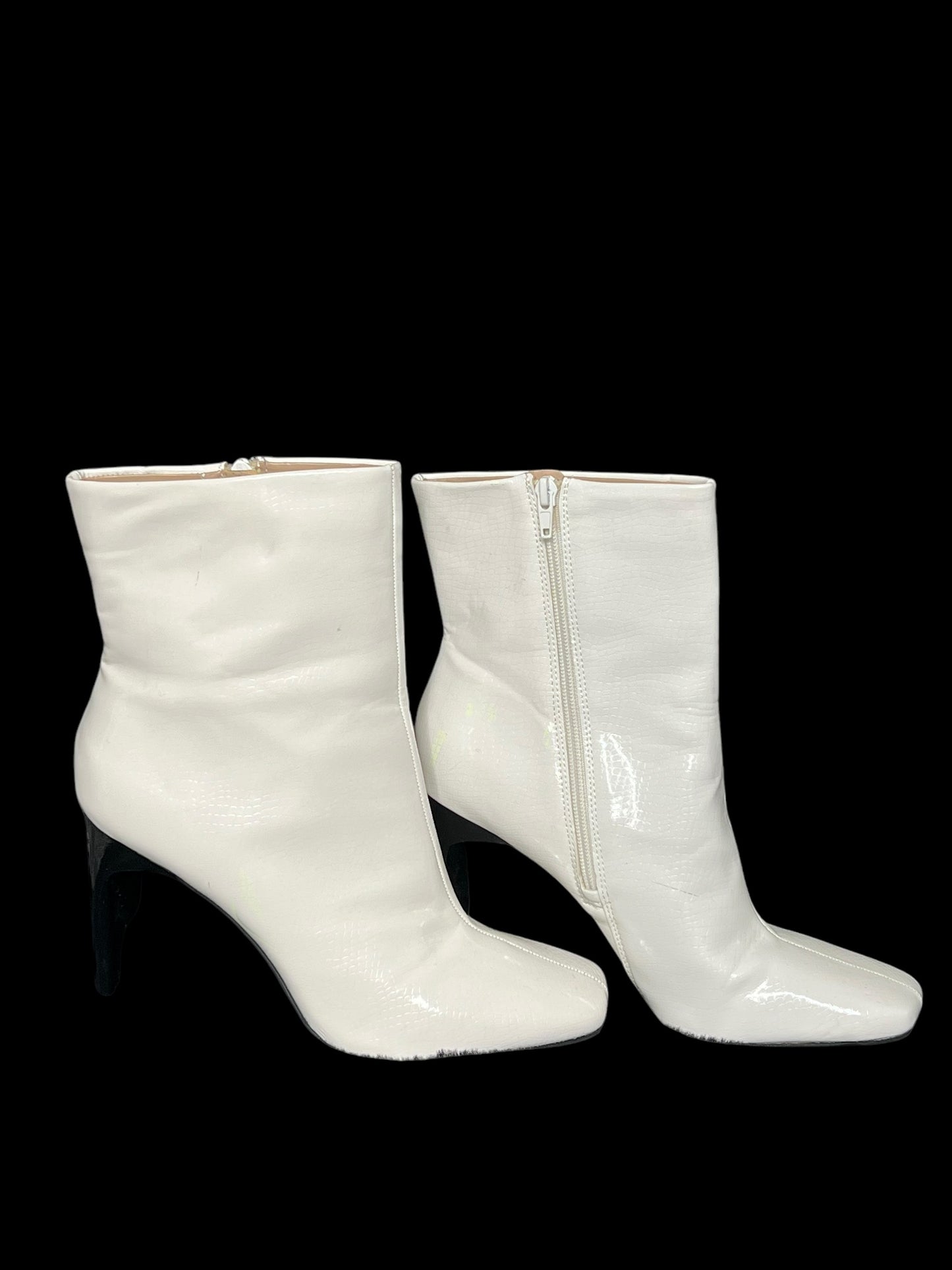 11.12 Shoes NWOT Mix No. 6 White Boots (10)