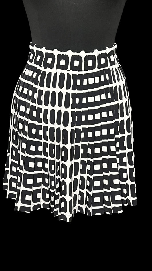 05.28 Skirts NWOT B. Republic Blk/Wht Pleated (M) Fits (8/10)