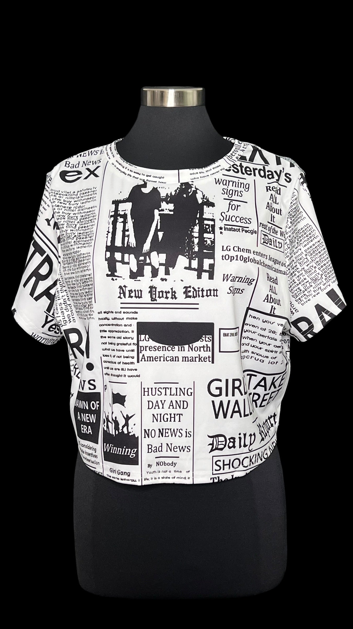 05.28 Tees NWOT Blk/Wht Newspaper (L/XL)