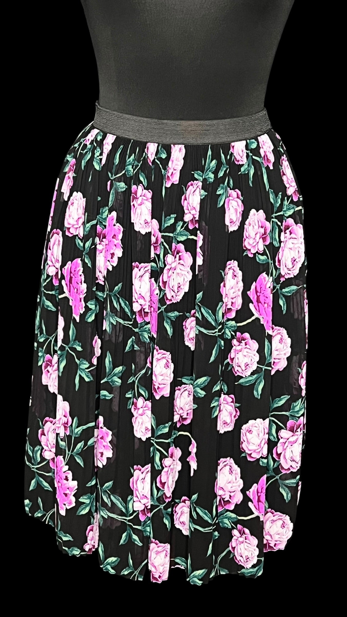 07.30 Skirts Jaclyn Smith Black Purple Floral (M)
